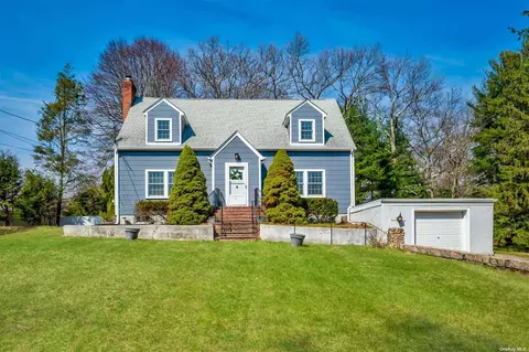 12 Rose Ct, Northport, NY 11768