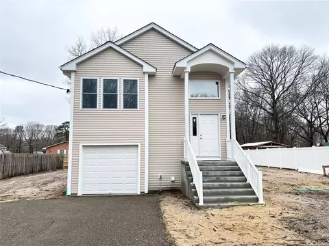69 Carr Ln, Coram, NY 11727