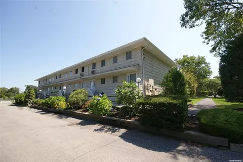 3001 Mitchell Rd #3001, Westhampton Beach, NY 11978
