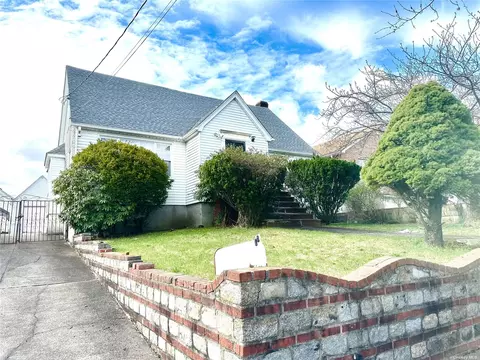150-38 7th Ave, Whitestone, NY 11357