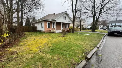 6 Lee Ave, Patchogue, NY 11772