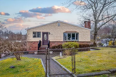 33 Somerset Rd, Rocky Point, NY 11778