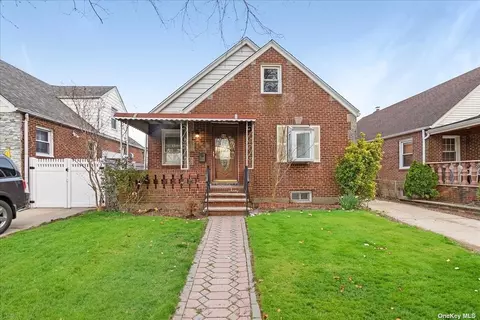 28 Wellington Rd, Elmont, NY 11003