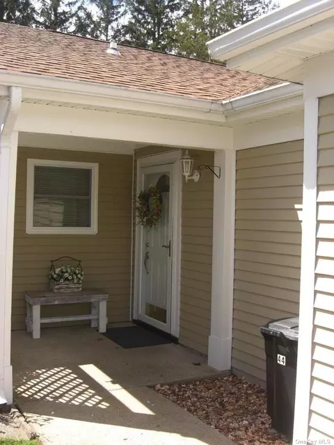 44 Hearthside Dr #44, Mount Sinai, NY 11766