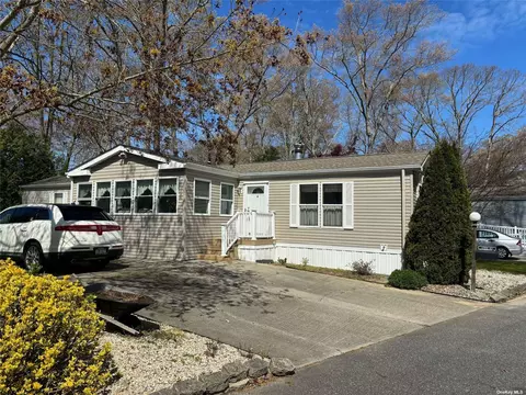 1661-31 Old Country Rd, Riverhead, NY 11901