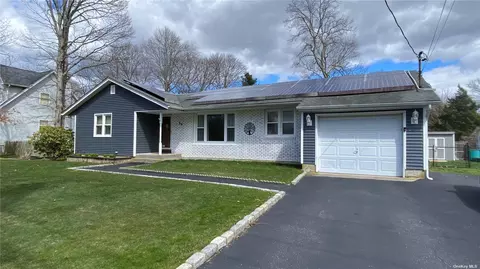 35 Cypress Ln, Shirley, NY 11967