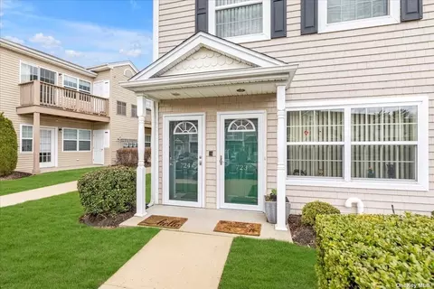 723 Willow Ln #1ST, Valley Stream, NY 11580