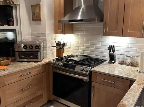 62-06 80th Rd, Glendale, NY 11385
