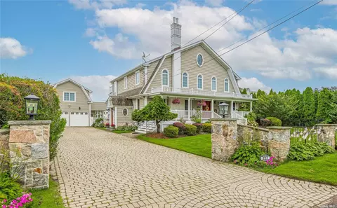 223 W Islip Rd, West Islip, NY 11795
