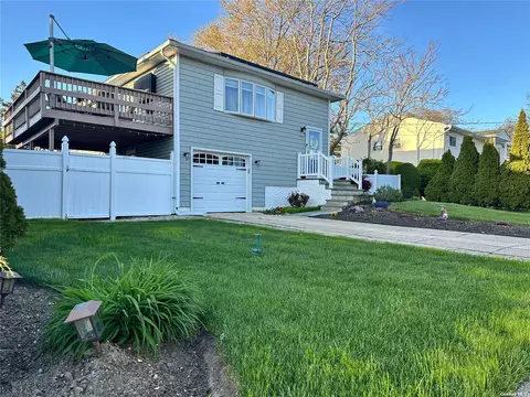 50 Sand St, Massapequa, NY 11758