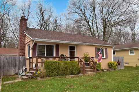 31 Derby Ave, Huntington, NY 11743