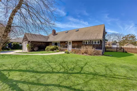 138 S Penataquit Ave, Bay Shore, NY 11706