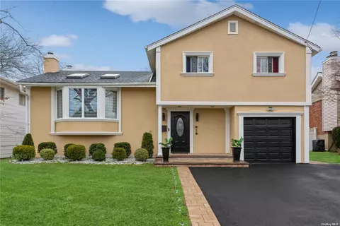 1000 Woodoak Dr, Baldwin, NY 11510