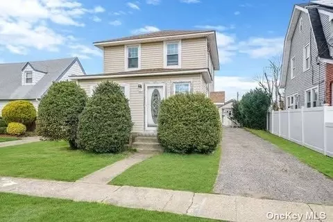 27 Frazier St, Hempstead, NY 11550