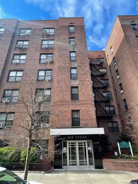64-00 Saunders St #5M, Rego Park, NY 11374