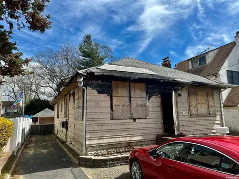 9 Elbert Pl, East Rockaway, NY 11518