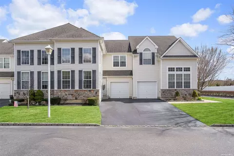 3 Grand Canyon Ct #3, Bohemia, NY 11716