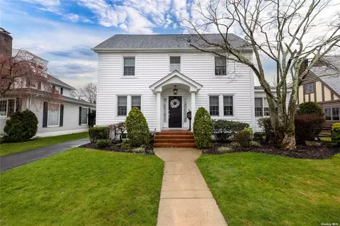 298 Princeton Rd, Rockville Centre, NY 11570