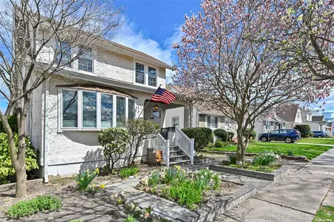 132 N 3rd St, New Hyde Park, NY 11040