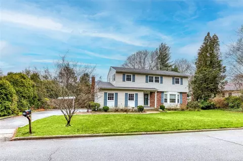 14 W Sanders St, Greenlawn, NY 11740