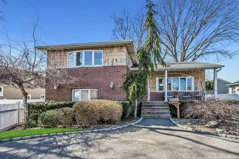 228 Roosevelt Ave, Massapequa Park, NY 11762