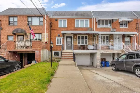 61-40 69th Ln, Middle Village, NY 11379