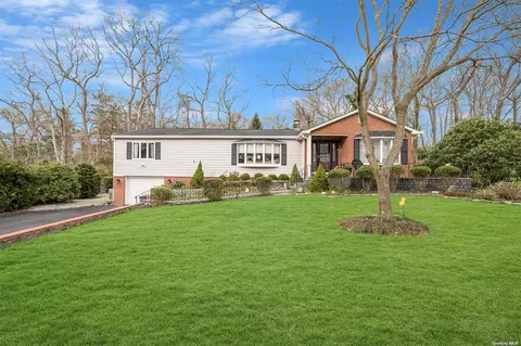 323 Pipe Stave Hollo Rd, Miller Place, NY 11764