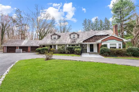 987 Wolver Hollow Rd, Oyster Bay, NY 11771