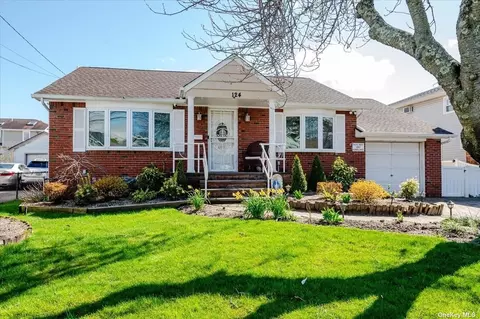 124 Bellevue Ave, Oceanside, NY 11572