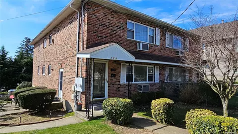 158 I U Willets Rd, Albertson, NY 11507