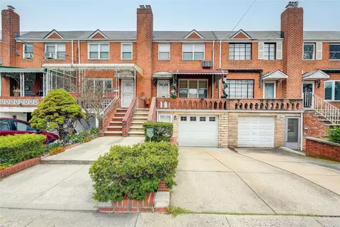50-09 65th St, Woodside, NY 11377