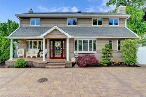 22 Somerset Dr, Commack, NY 11725
