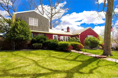 34 Spectacle Lake Dr, Nesconset, NY 11767