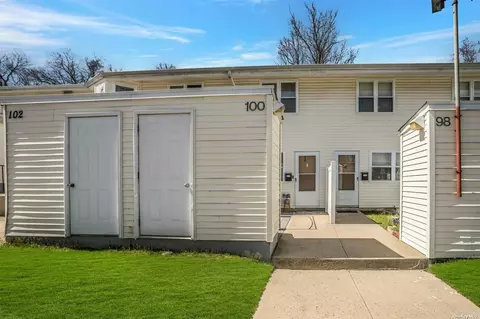 100 N Townhouse Rd #100, Huntington Station, NY 11746