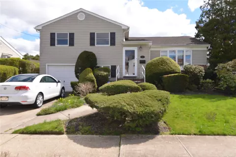 415 1st Ave, Massapequa Park, NY 11762