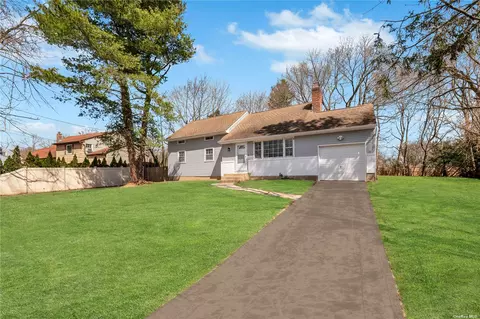 7 Kenilworth Dr, East Northport, NY 11731