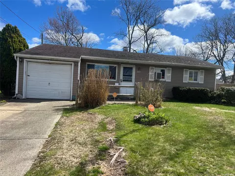 1687 Central Blvd, Bay Shore, NY 11706
