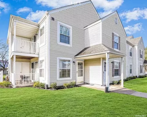 363 Artist Lake Dr #363, Middle Island, NY 11953