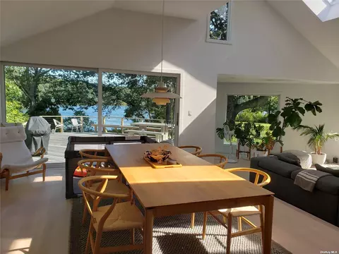 Undisclosed, Shelter Island, NY 11964