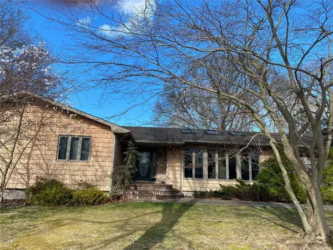 31 Mill Pond Ln, East Moriches, NY 11940