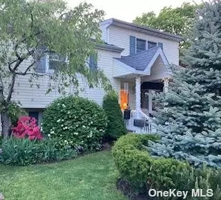 114 Pequot Ln, East Islip, NY 11730