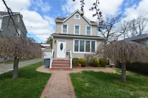 94 Stuyvesant Ave, Merrick, NY 11566