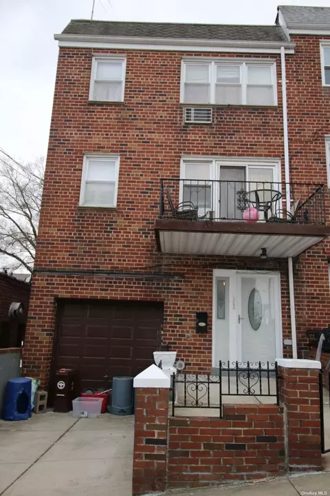 163-16 65th Ave, Flushing, NY 11365