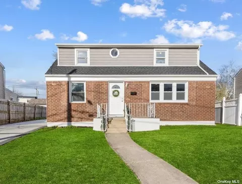 707 Martin Dr, Uniondale, NY 11553