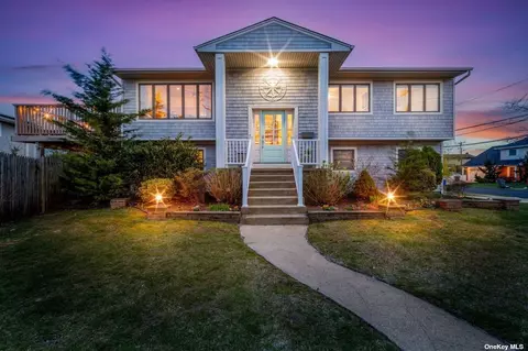 160 Lagoon Dr W, Lido Beach, NY 11561