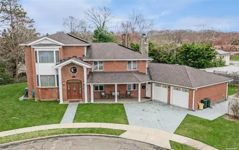 4 Convent Ct, Syosset, NY 11791