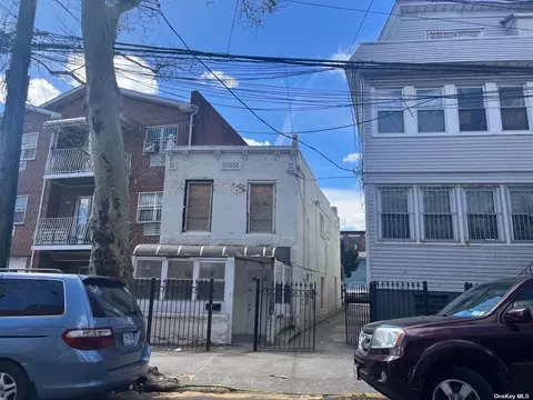 33-34 109th St, Corona, NY 11368