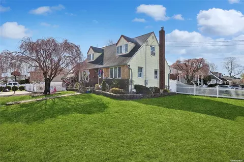 354 Maryland Ave, Massapequa Park, NY 11762
