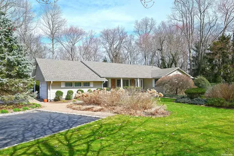 23 Arbor Ln, Dix Hills, NY 11746