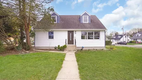 111 Rhodes Ave, Hempstead, NY 11550
